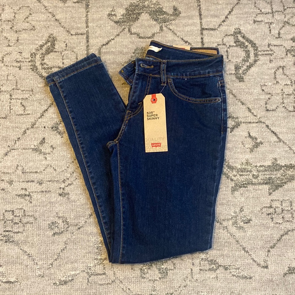 Levi’s 535 dark wash jeans mid rise NWT